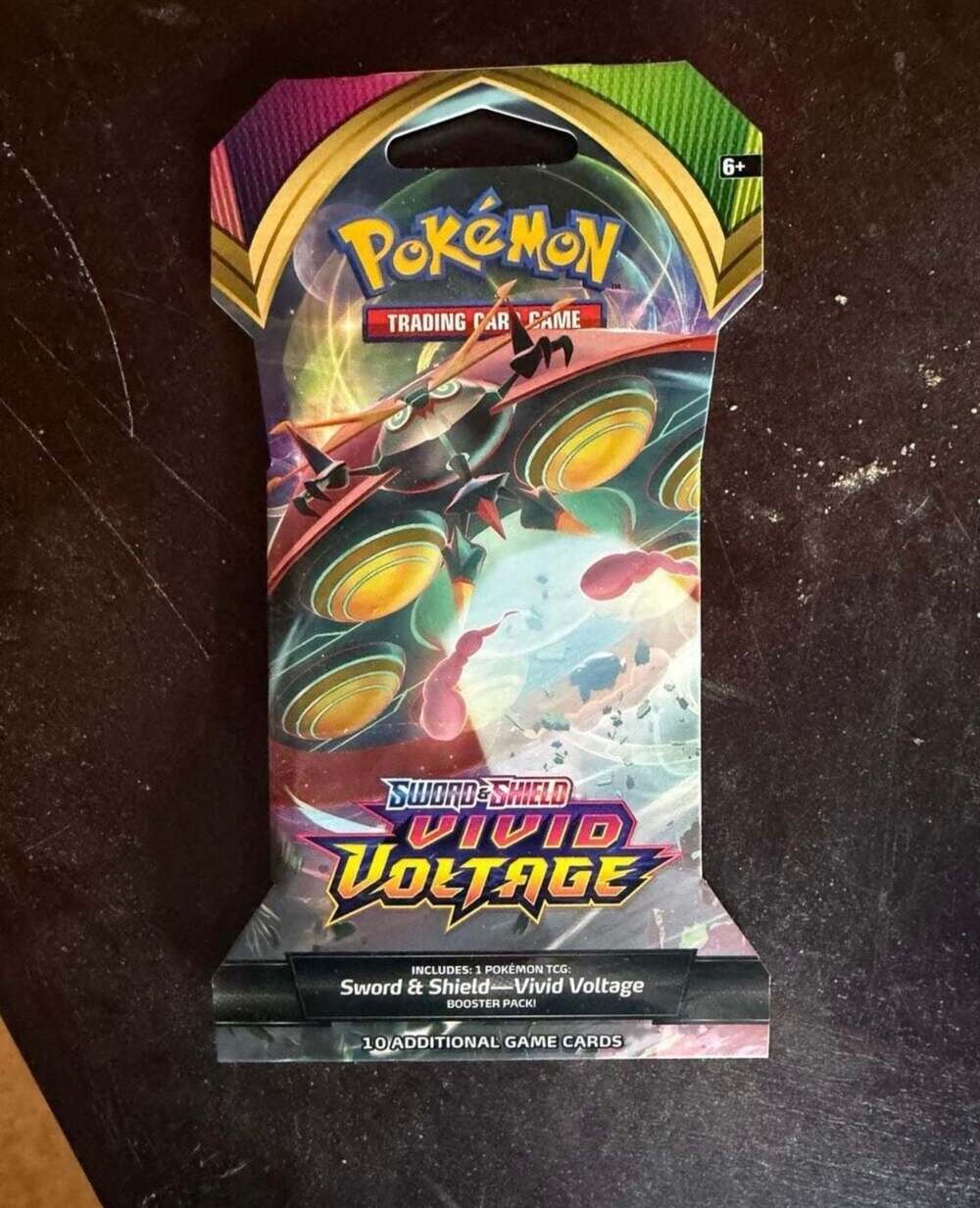 Pokémon TCG: Sword & Shield Vivid Voltage Sleeved Booster Pack